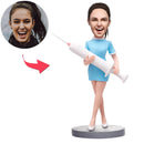 Mavi Üniformalı Hemşire Bobblehead – Kişiye Özel & Kazınmış Metinli | Mizahi Hediye